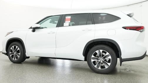 White 2026 Toyota Highlander XLE