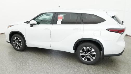 White 2026 Toyota Highlander XLE