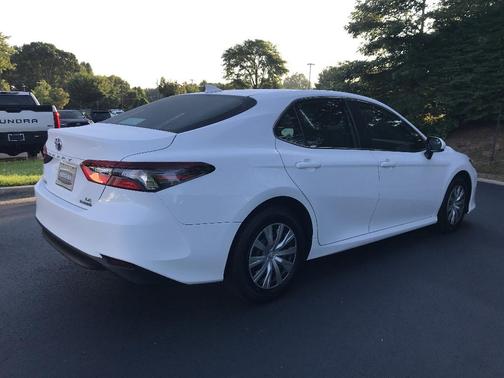2022 Toyota Camry Hybrid LE