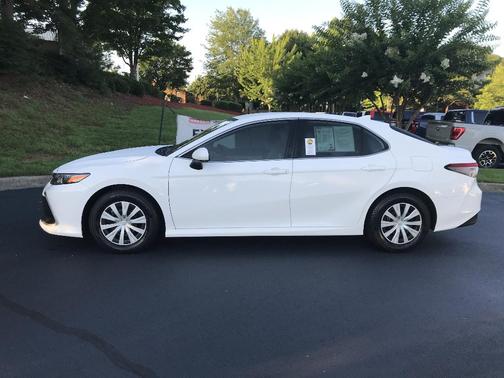 2022 Toyota Camry Hybrid LE