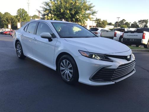 2022 Toyota Camry Hybrid LE