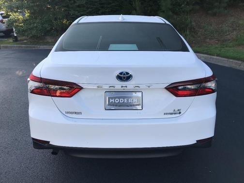 2022 Toyota Camry Hybrid LE