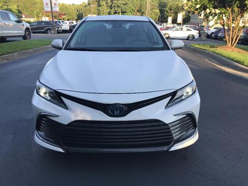 2022 Toyota Camry Hybrid LE
