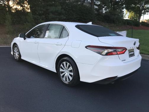 2022 Toyota Camry Hybrid LE