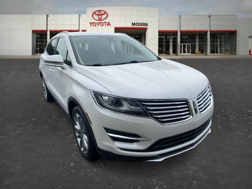 White 2018 Lincoln MKC Select
