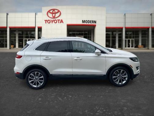 White 2018 Lincoln MKC Select