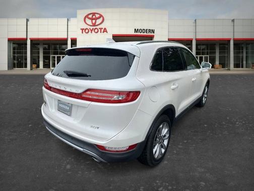 White 2018 Lincoln MKC Select
