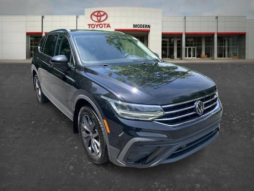 Deep Black Pearl Effect 2023 Volkswagen Tiguan 2.0T SE