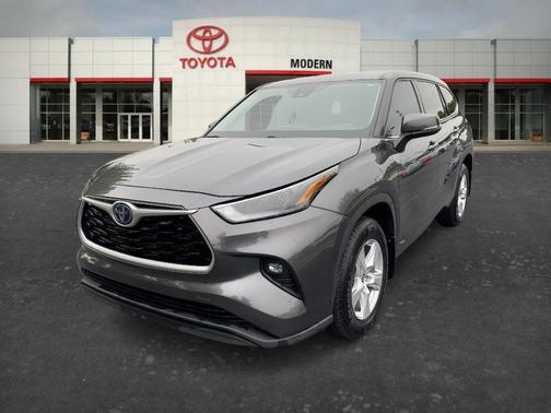 Gray 2022 Toyota Highlander Hybrid LE