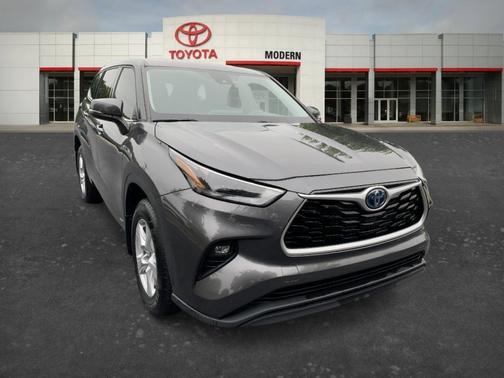 Gray 2022 Toyota Highlander Hybrid LE