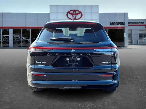 2025 Toyota Crown Signia LIMITED