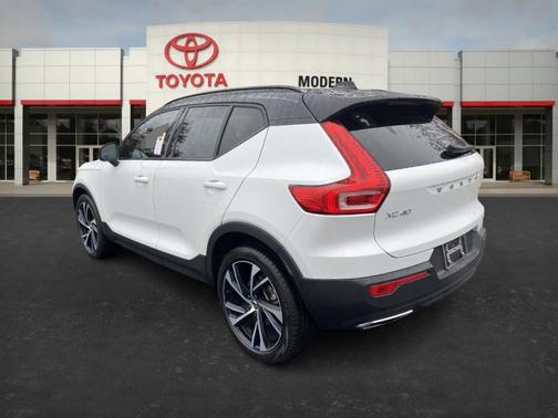 2020 Volvo XC40 T4 R-Design