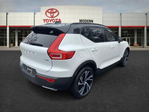 2020 Volvo XC40 T4 R-Design