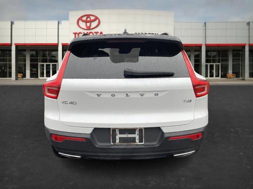 2020 Volvo XC40 T4 R-Design
