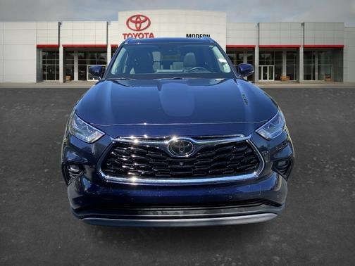 Gray 2021 Toyota Highlander Platinum