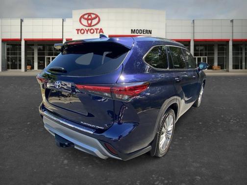 Gray 2021 Toyota Highlander Platinum