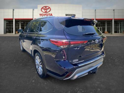 Gray 2021 Toyota Highlander Platinum