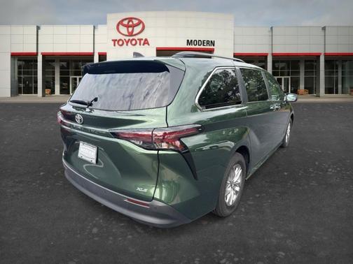 Green 2026 Toyota Sienna XLE