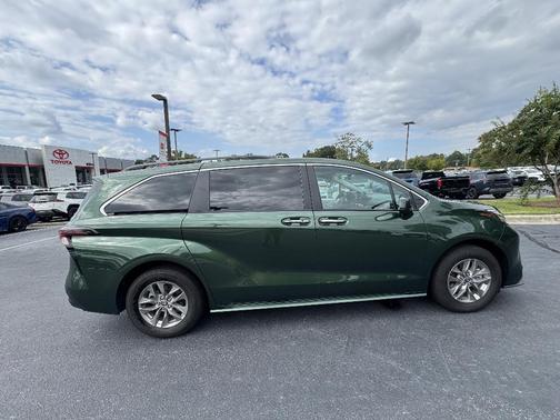 Green 2026 Toyota Sienna XLE