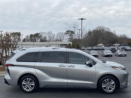 2021 Toyota Sienna Limited