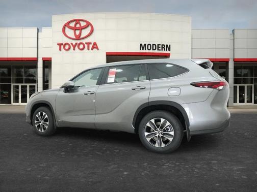 Gray 2026 Toyota Highlander Hybrid XLE