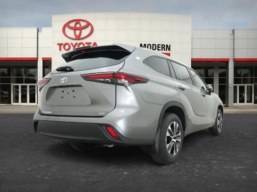 Gray 2026 Toyota Highlander Hybrid XLE