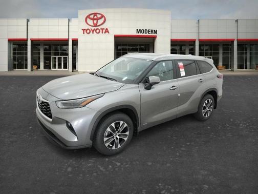 Gray 2026 Toyota Highlander Hybrid XLE