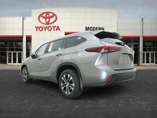 Gray 2026 Toyota Highlander Hybrid XLE