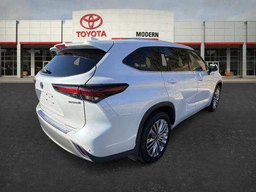 2024 Toyota Highlander Hybrid Platinum