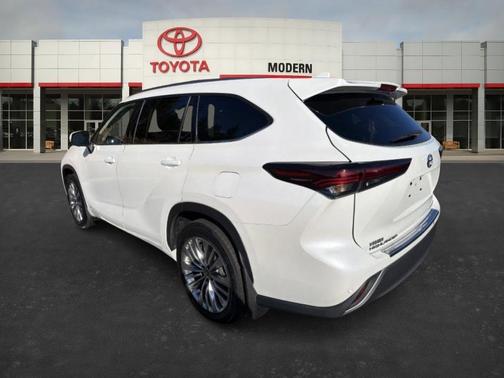 2024 Toyota Highlander Hybrid Platinum