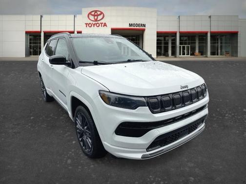 White 2022 Jeep Compass Altitude