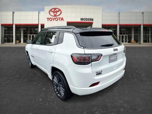 White 2022 Jeep Compass Altitude