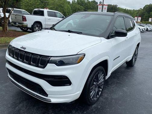 White 2022 Jeep Compass Altitude