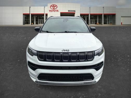 White 2022 Jeep Compass Altitude