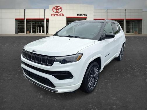 White 2022 Jeep Compass Altitude