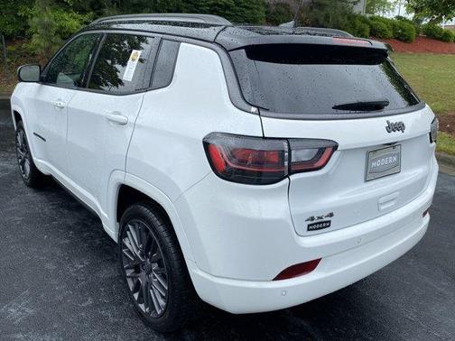 White 2022 Jeep Compass Altitude
