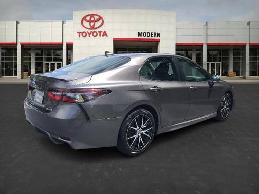2024 Toyota Camry Hybrid SE