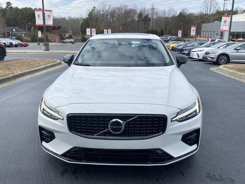 2024 Volvo S60 B5 Core Dark Theme