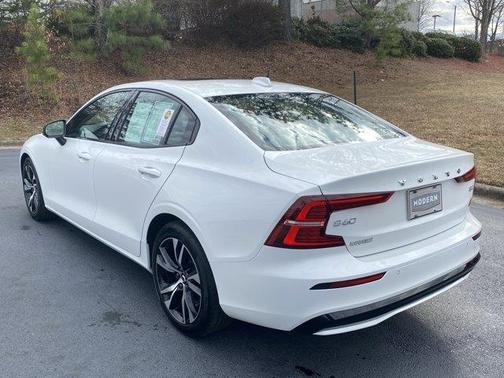 2024 Volvo S60 B5 Core Dark Theme