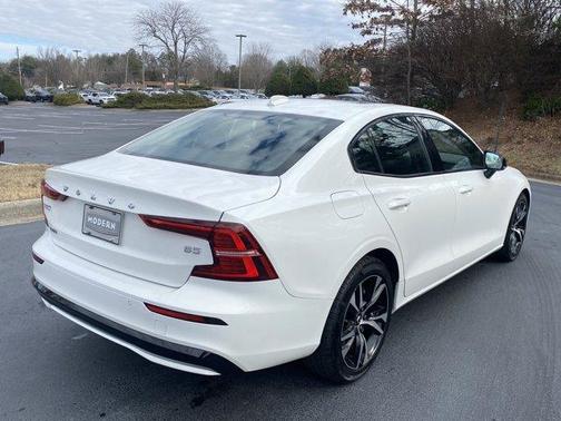 2024 Volvo S60 B5 Core Dark Theme