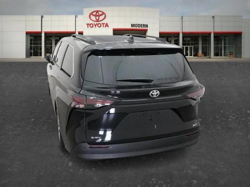 Black 2026 Toyota Sienna XLE 8 Passenger