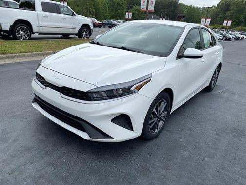 White 2023 Kia Forte LXS