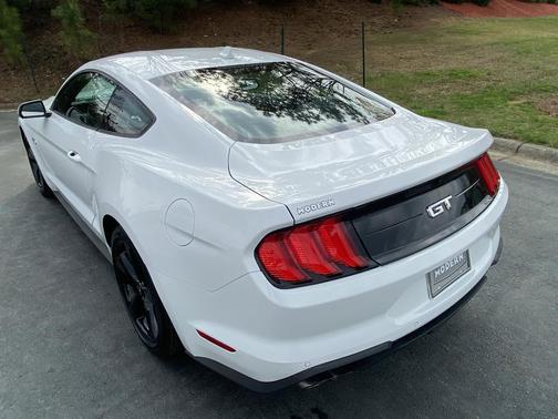 White 2022 Ford Mustang GT