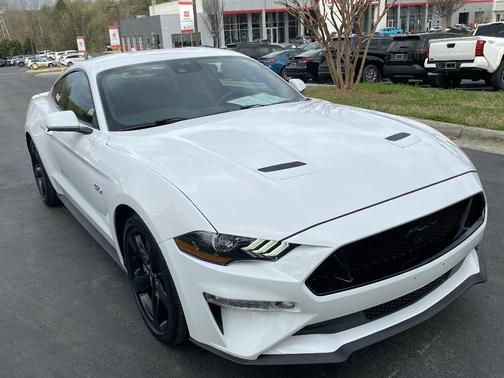 White 2022 Ford Mustang GT