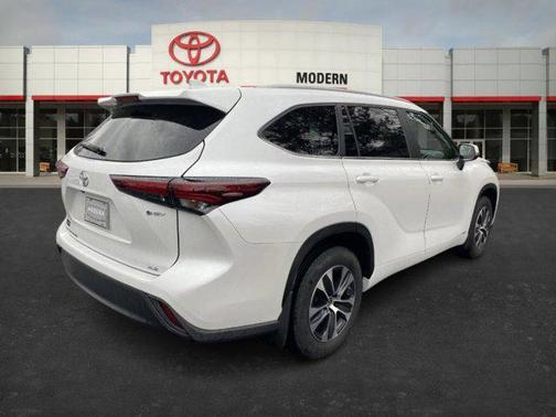 2025 Toyota Highlander Hybrid XLE