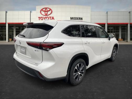 2025 Toyota Highlander Hybrid XLE