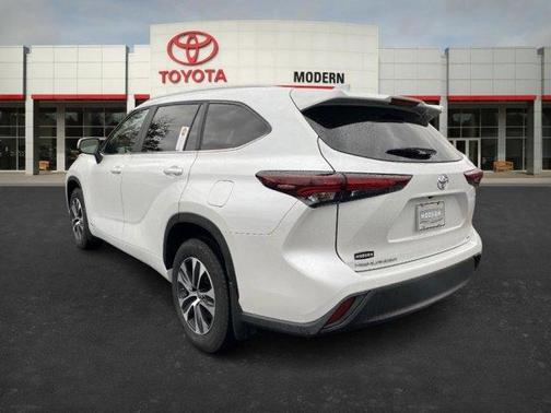 2025 Toyota Highlander Hybrid XLE