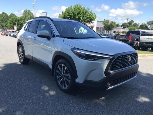 2024 Toyota Corolla Cross XLE