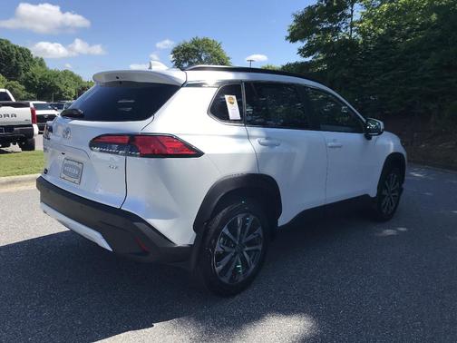 2024 Toyota Corolla Cross XLE