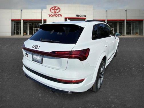 2022 Audi e-tron S Premium Plus